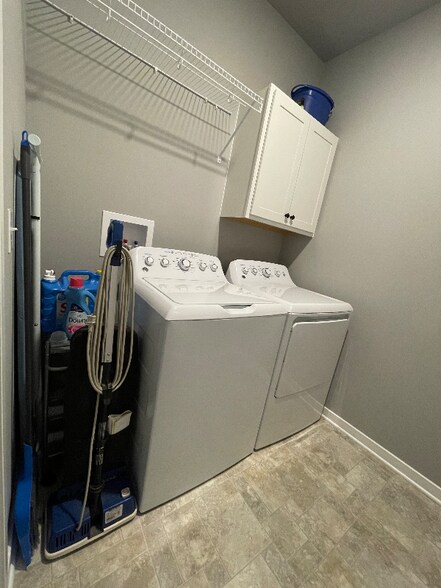 Building Photo - 1909 Hummingbird Dr