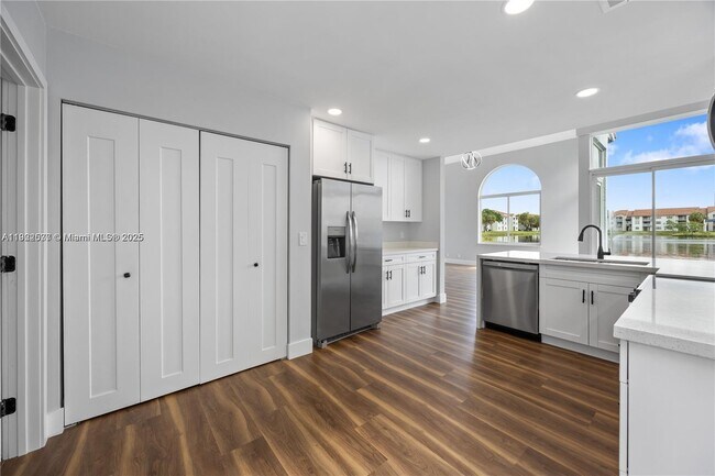 Building Photo - 3835 Lombardy St