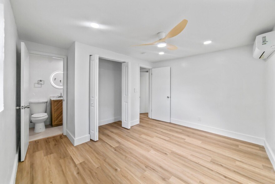 Building Photo - 4114 SW 49th Ct