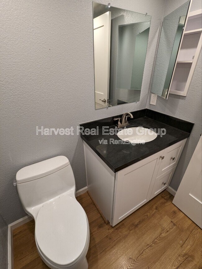 Building Photo - 1341 Greenwich Ct