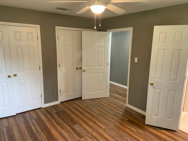 Building Photo - 1130 N 13th Ave