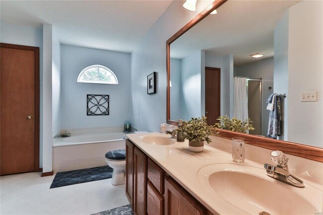 Building Photo - 1106 Illini Dr