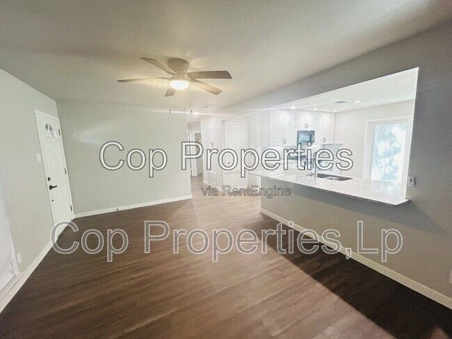 Building Photo - 2914 Greenacres St