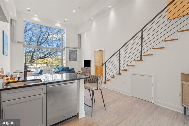 Building Photo - 1610 11th St NW