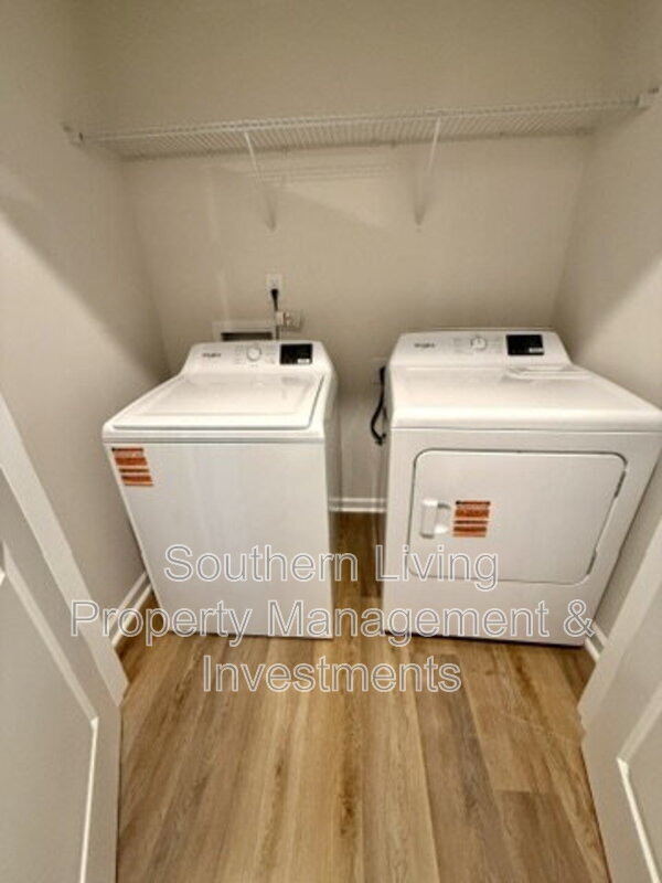 Building Photo - 1413 Secrest Cmns Dr