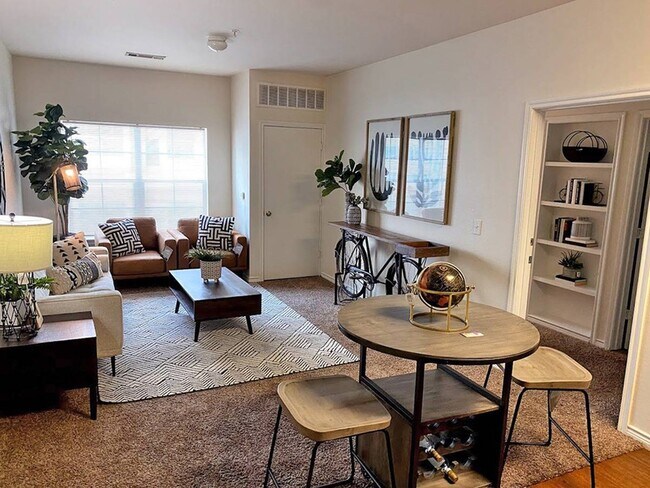 Building Photo - 251 W Miller Ave