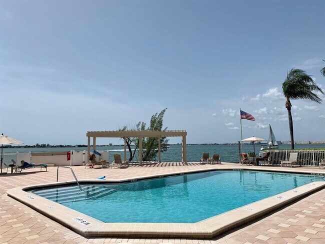 Building Photo - 6260 Sun Blvd