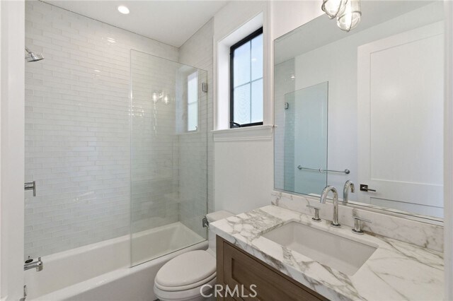 Building Photo - 1405 Oak Ave