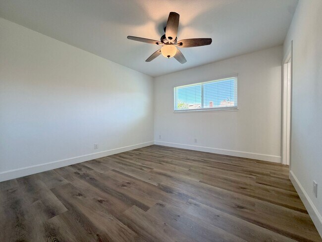 Building Photo - Experience the coastal breeze and the quiet charm of Hawaii Lane.
