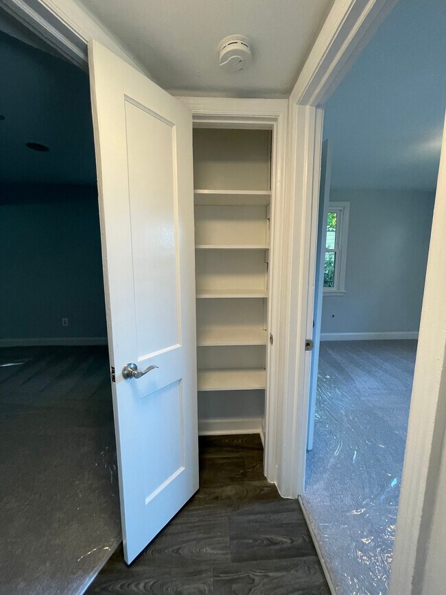 Building Photo - 3128 Headrow Cir