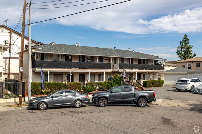 Building Photo - 916 S. Cambridge St.