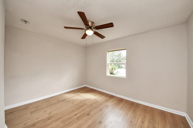 Building Photo - 10506 Sierra Dr