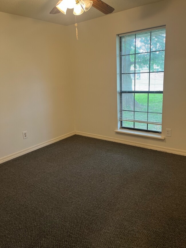 Building Photo - 2524 Downs Cir