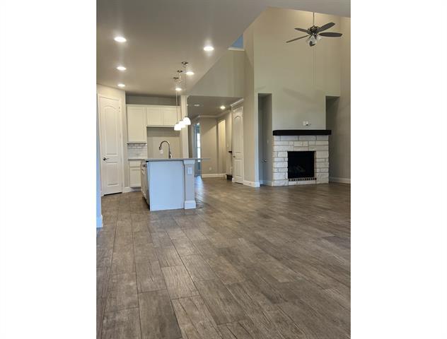 Building Photo - 572 Bradley Dr