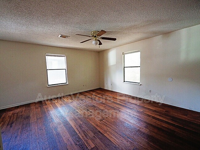 Building Photo - 115 S Frio St