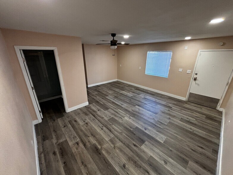 Building Photo - 5709 Avenida Silla