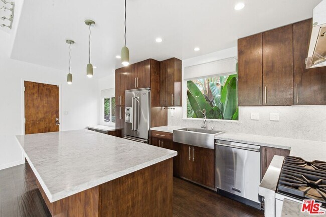 Building Photo - 3476 Troy Dr