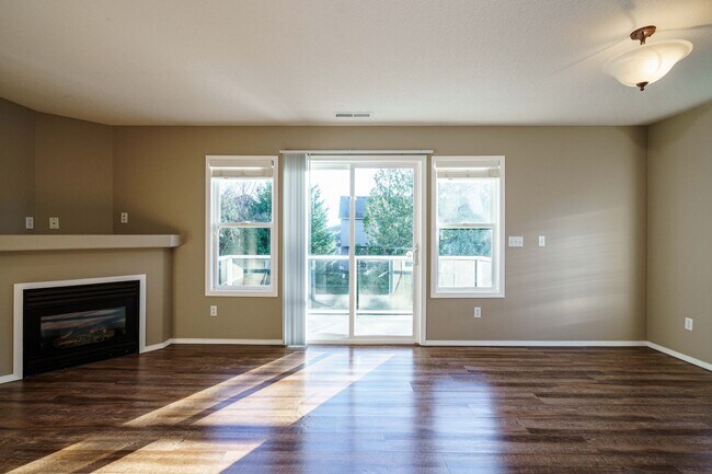 Building Photo - 3 Bedroom 2.5 Bath Duplex -Quick Easy Access to SR 14