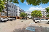 Building Photo - 898 Oak St SW