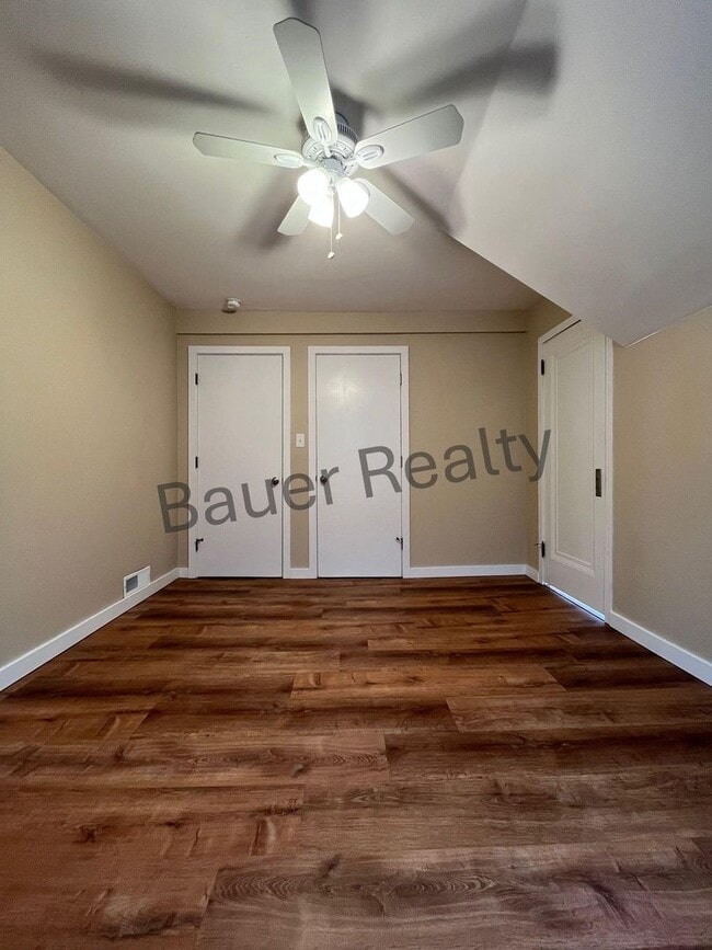 Building Photo - Beautiful 4 Bedroom on Ashland's South Side