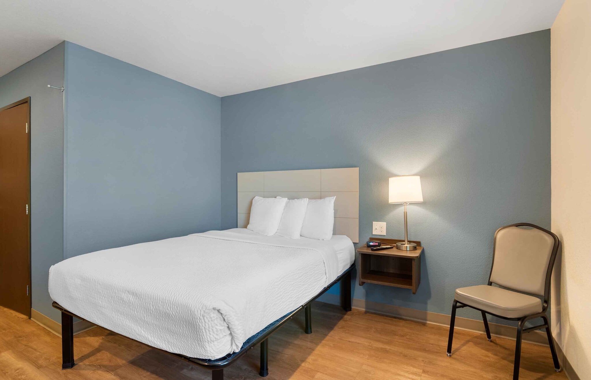 Building Photo - Furnished Studio-Wildwood