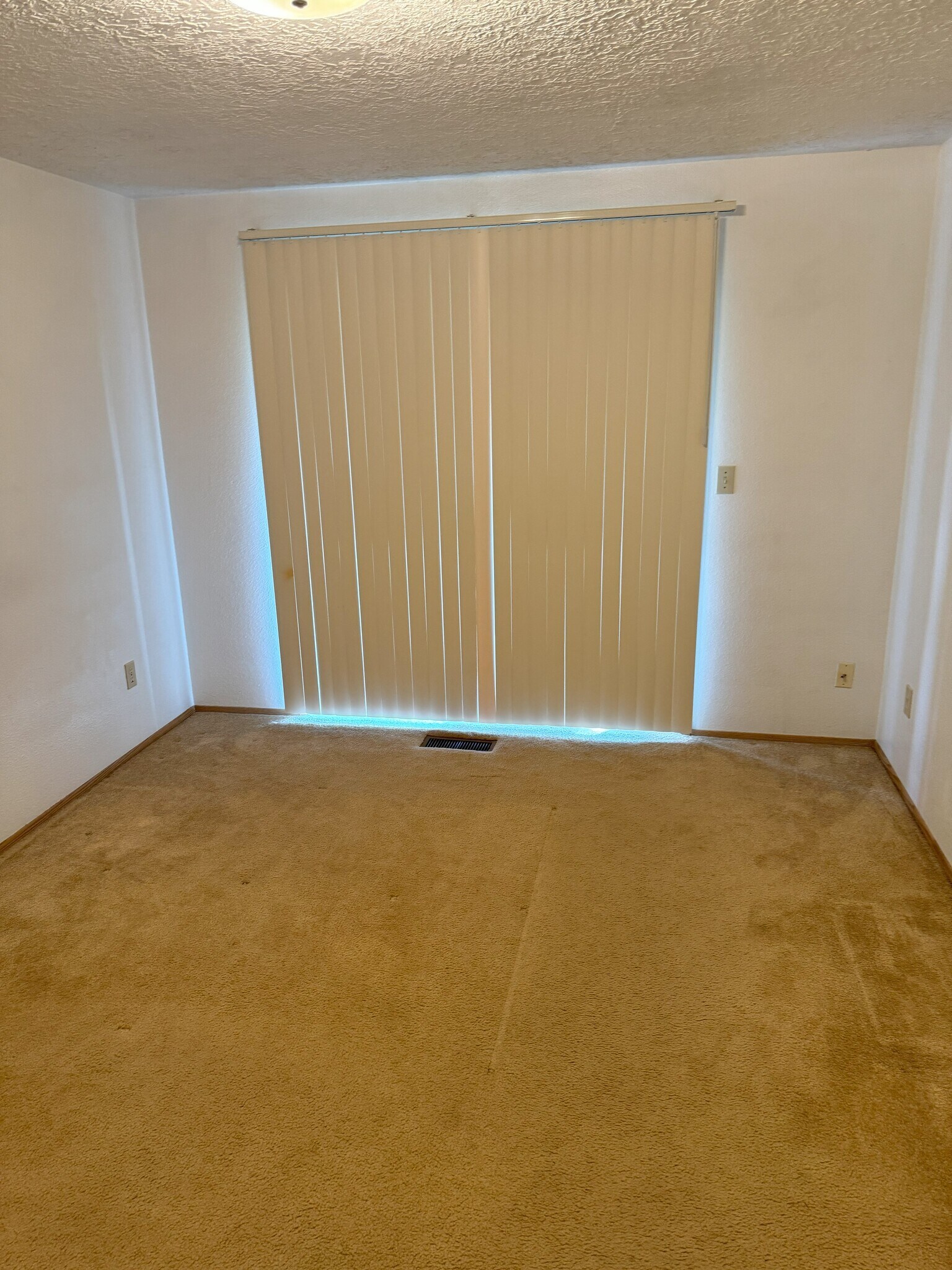 Building Photo - 1232 SW Maple Tree Ct