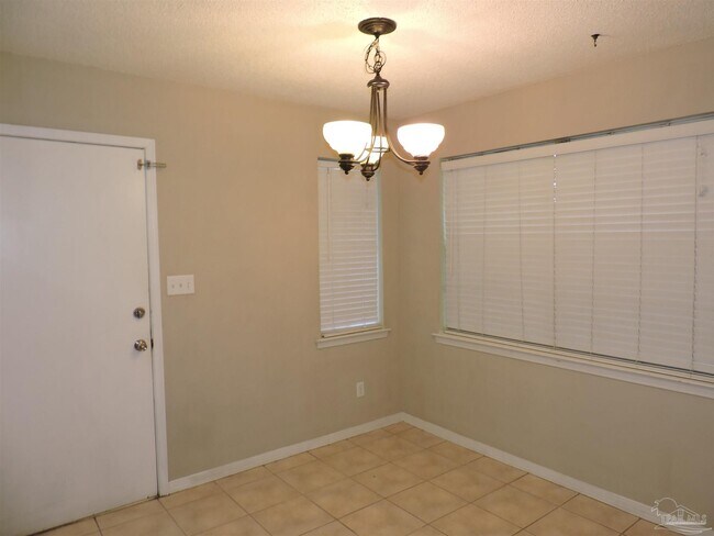 Building Photo - 7834 Charter Oaks Dr