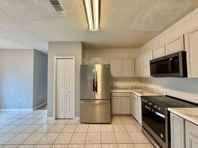 Building Photo - 677 Elbridge Dr