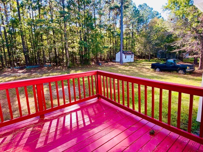 Building Photo - Beautiful and Spacious 3bdrm/2.5bth Home C...