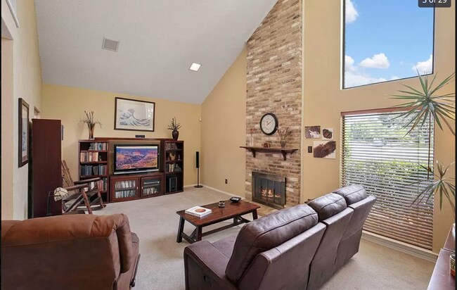 Building Photo - 1512 Woodcreek Dr