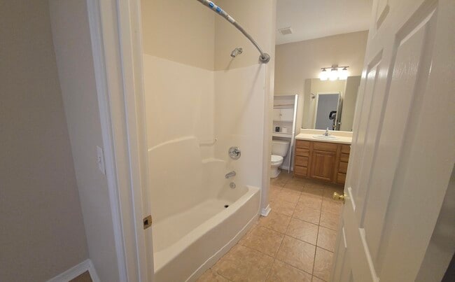 Building Photo - 204 Ann Cir