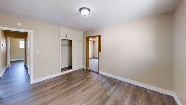 Building Photo - 2 Bedroom with City View