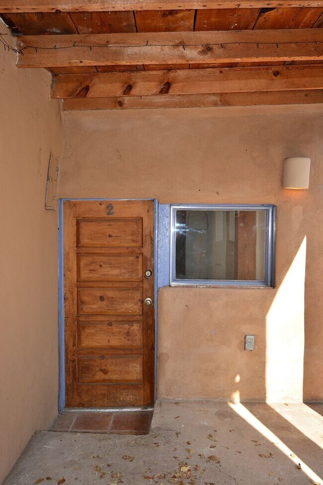 Building Photo - 142 Duran St