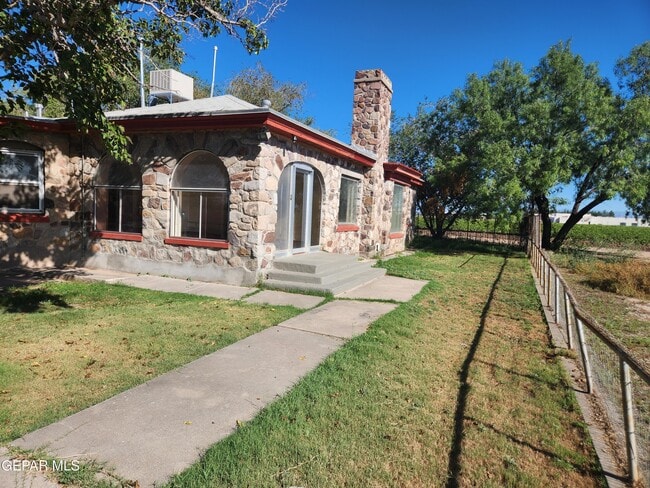 Building Photo - 6643 Westside Dr