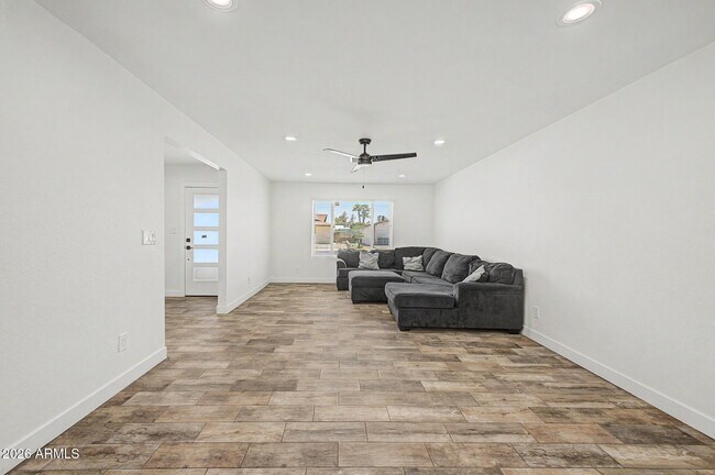 Building Photo - 2174 E Palmcroft Dr