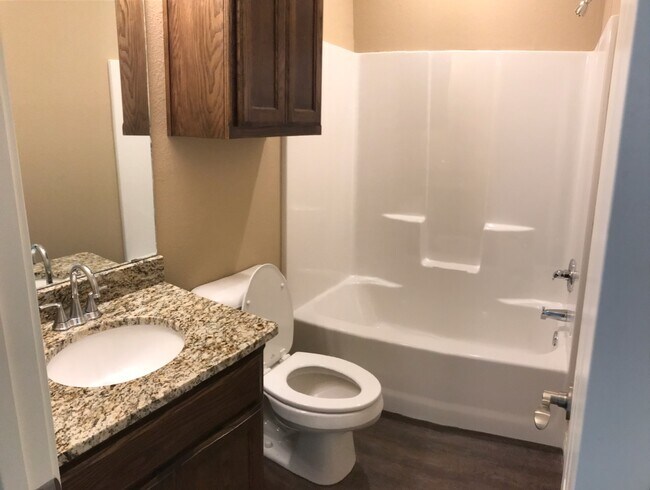 Building Photo - 617 Pecan Ct
