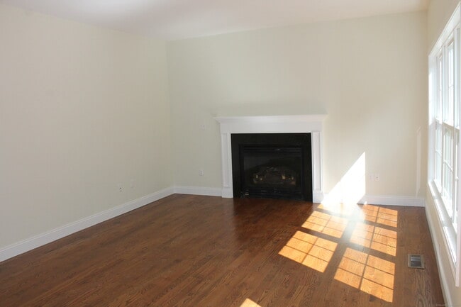 Building Photo - 15 Glen Ridge Rd