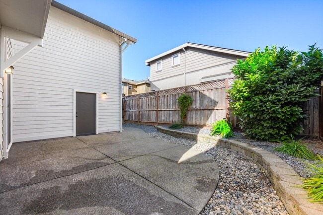 Building Photo - 2023 Northfield Dr