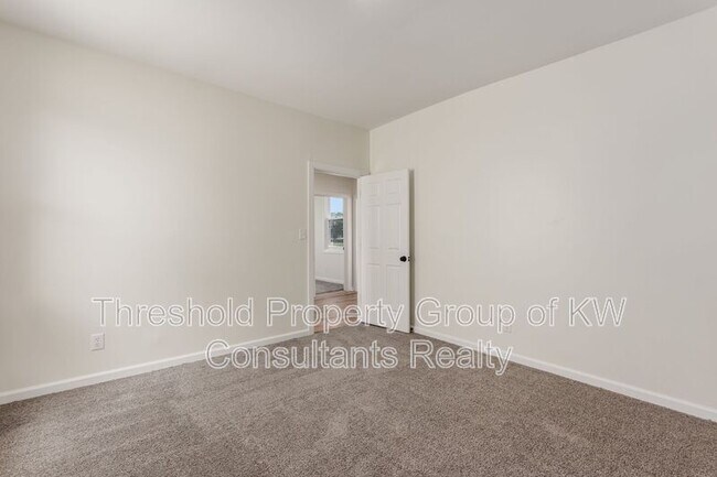 Building Photo - 865 Old Leonard Ave