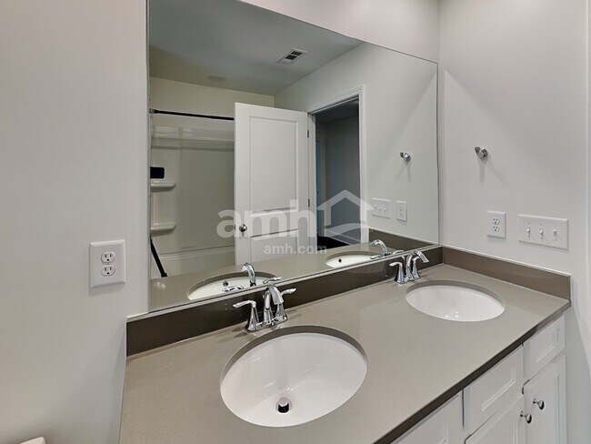 Building Photo - 3860 Chivalry Dr