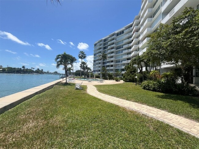 Building Photo - 9101 E Bay Harbor Dr
