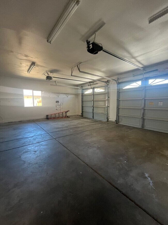 Building Photo - 3 bed 2 bth in Apple Valley. Apply today!