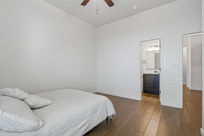 Building Photo - 244 Farnborough St