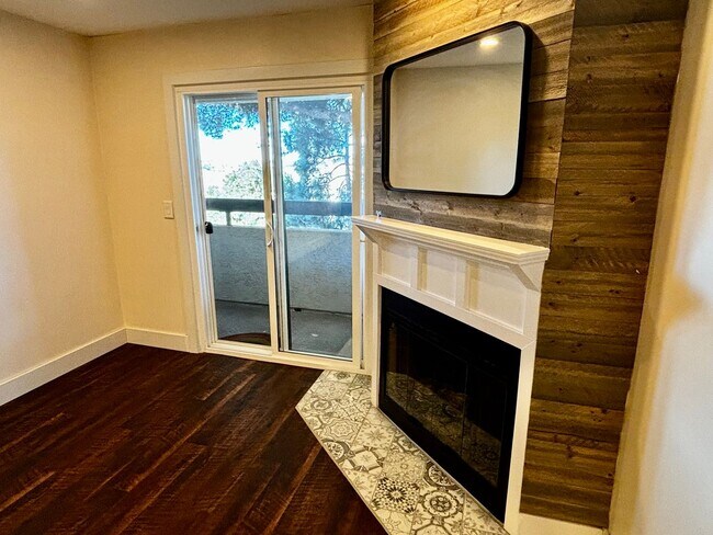 Building Photo - Beautiful 2 bed 2 bath Condo Located in North Park