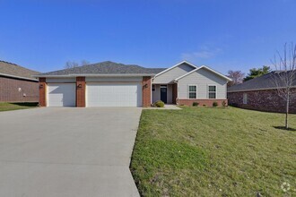 Building Photo - New 3 bedroom 2 bathroom