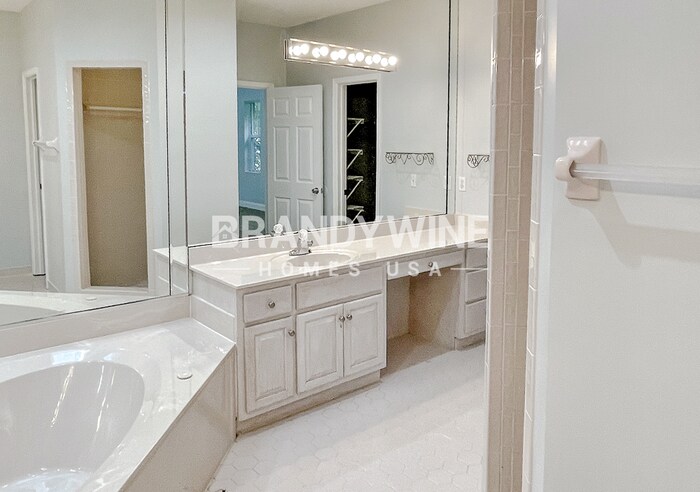 Building Photo - 6847 Rivercrest Dr