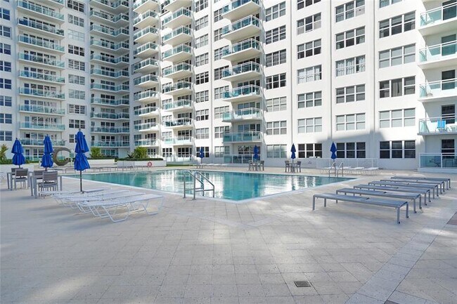 Building Photo - 3900 Galt Ocean Dr