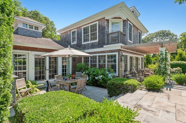 Building Photo - 35 Harris Ln