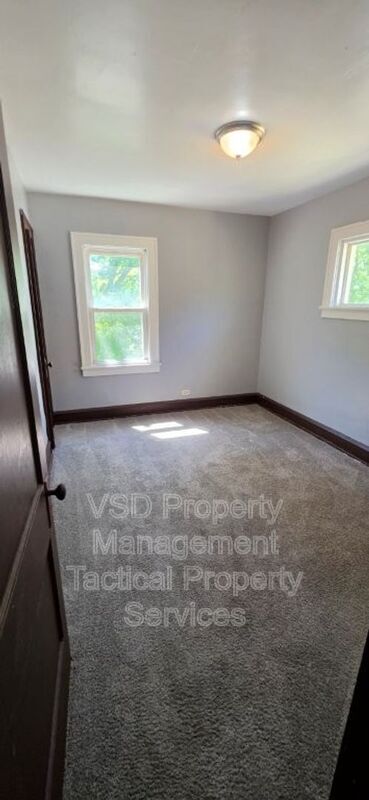 Building Photo - 4024 E 143rd St