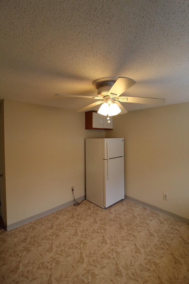 Building Photo - 207 Village Dr